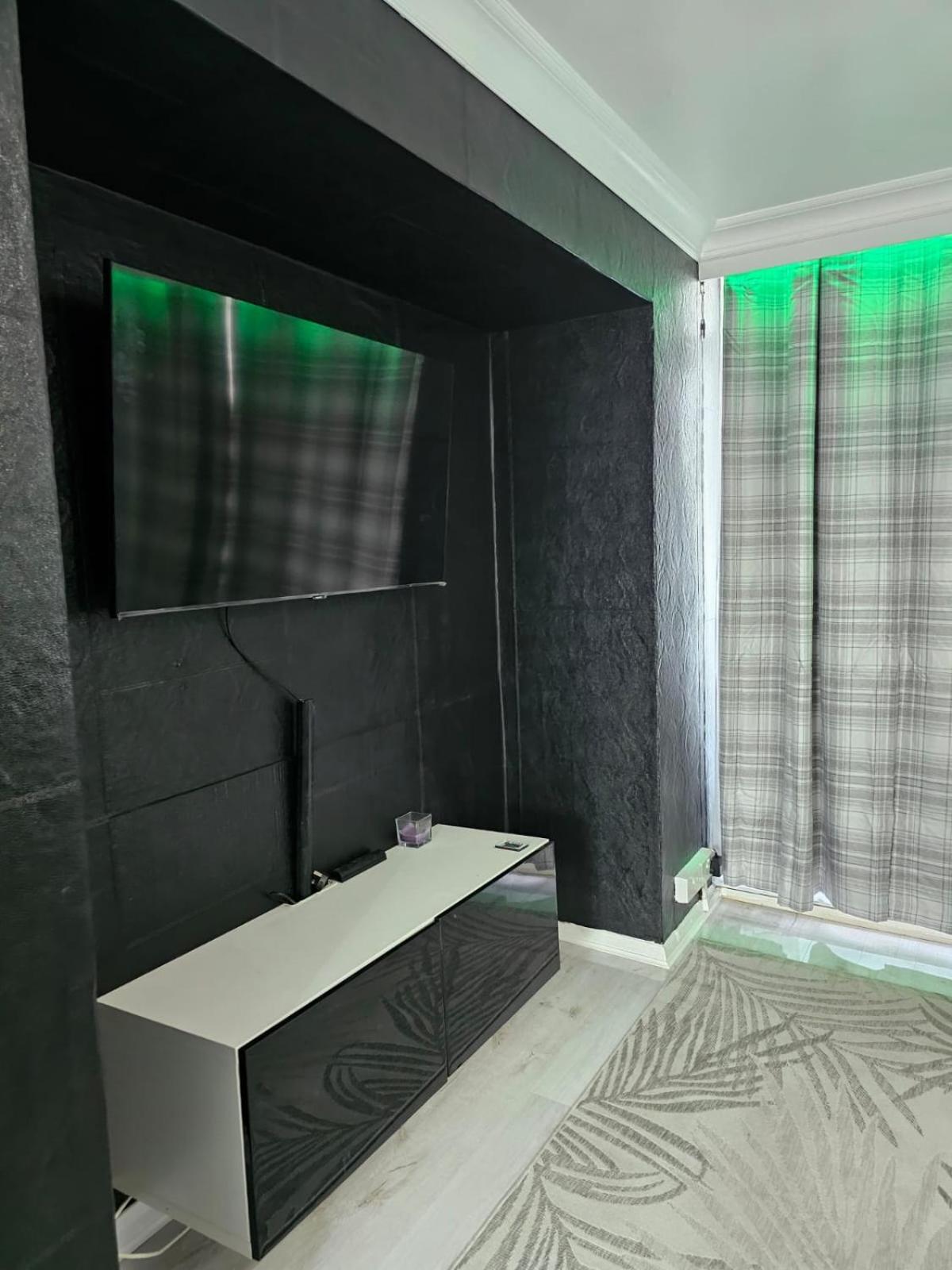 Holiday Apartment Londra Dış mekan fotoğraf